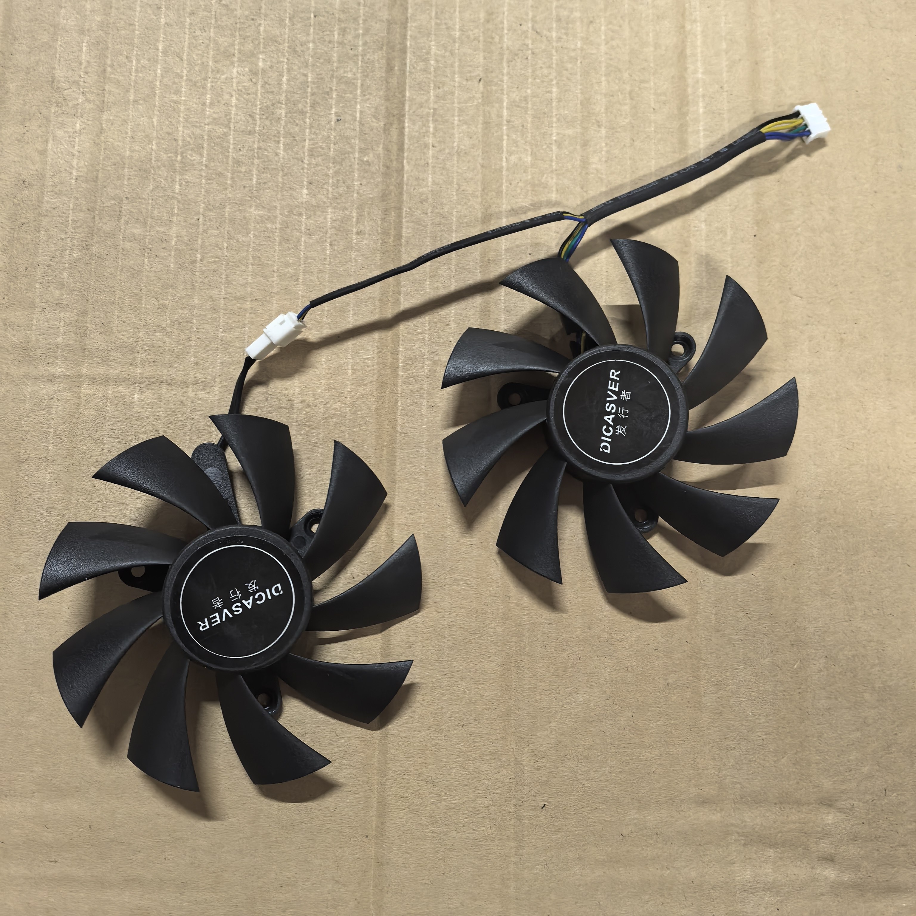 全新 发行者RX580 588 显卡散热 静音风扇 孔距4.2 cm直径8.3cm图片