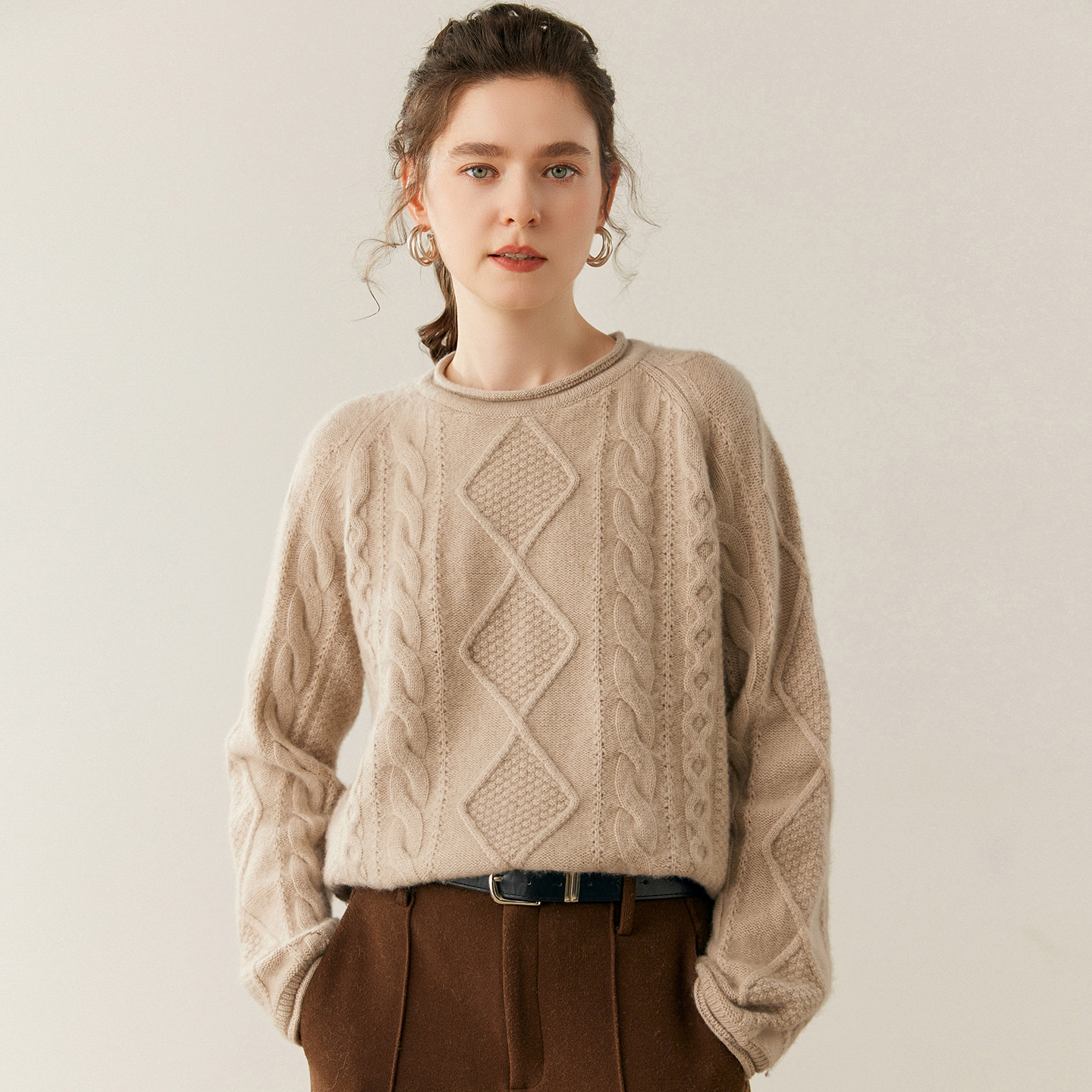 2025年新款山羊绒衫女圆领卷边上衣麻花针织衫宽松加厚百搭毛衣