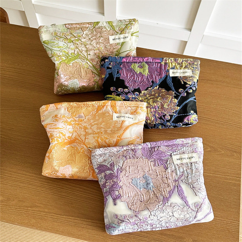 ins小众立体感印花化妆包大容量外出便携内胆包护肤品洗漱收纳袋