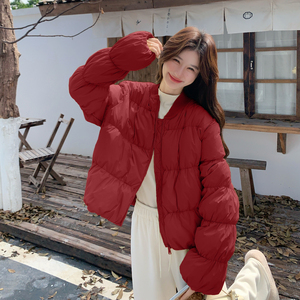 新款 新年红短款羽绒服90绒207-1832P315控438，女装羽绒服，卡莱