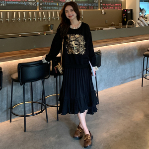 假两件黑色拼接连衣裙女春秋2025新款卫衣裙别致设计感百褶长裙潮,女装卫衣/绒衫,卡莱