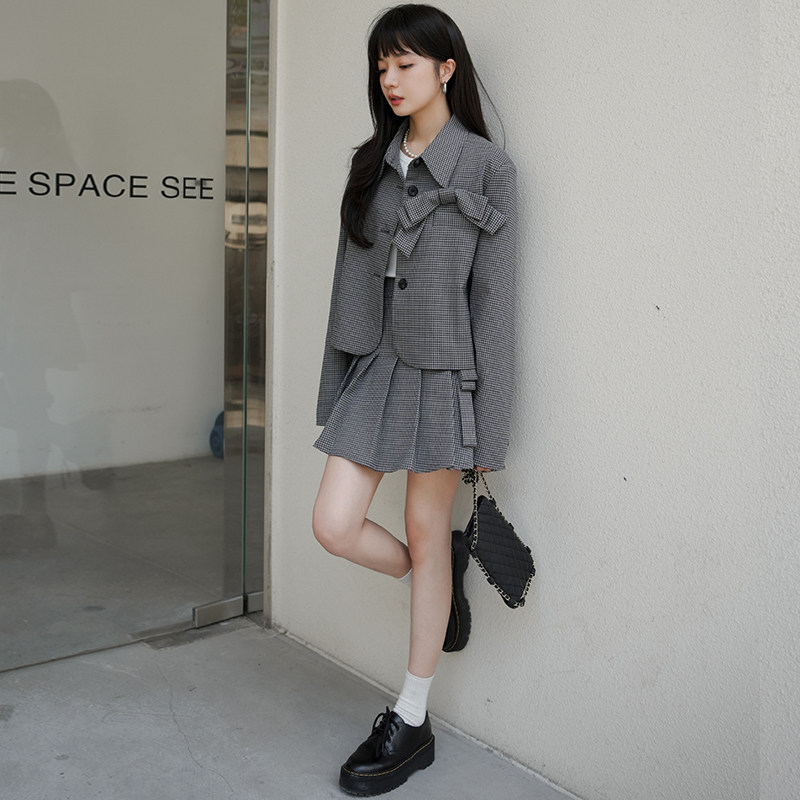 复古格纹百褶裙女2024年秋装新款小众设计感蝴蝶结西服,女装西装,卡莱