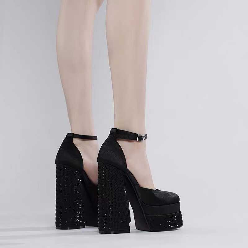 一字搭扣女士宴会防水台缎面凉鞋