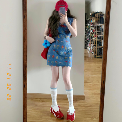 V领波浪边花朵刺绣连衣裙背心裙