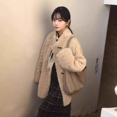 皮毛一体羊羔毛外套女2025秋冬中长款韩系时尚慵懒风牛角扣上衣