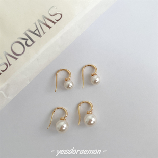 精致日常 挂钩耳环高级感耳饰 温柔经典 白色进口施家珍珠高跟鞋