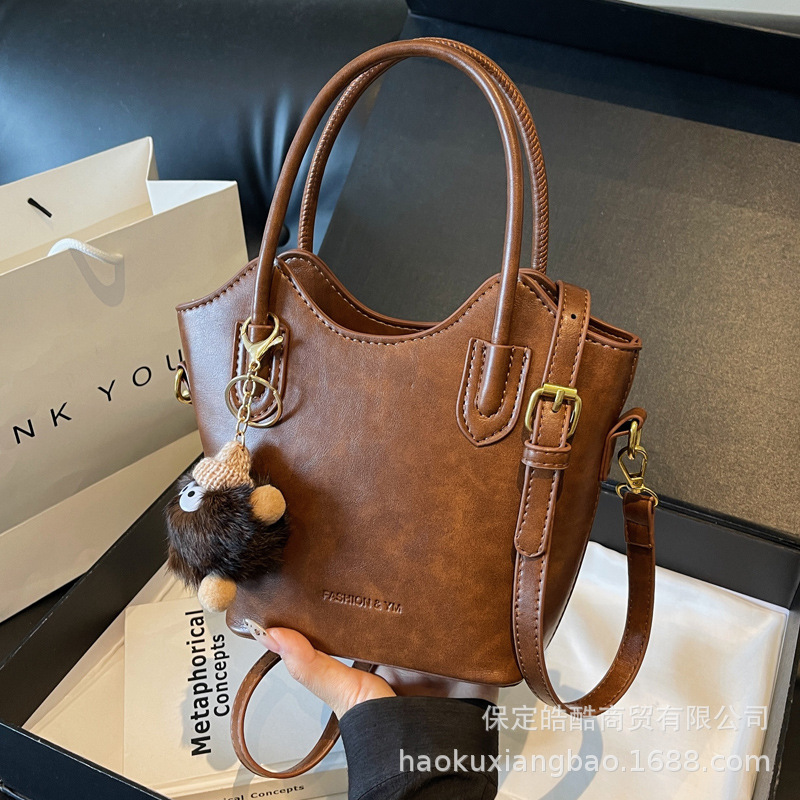 复古小包包女2025新款秋冬季百搭斜挎包时尚手提水桶包