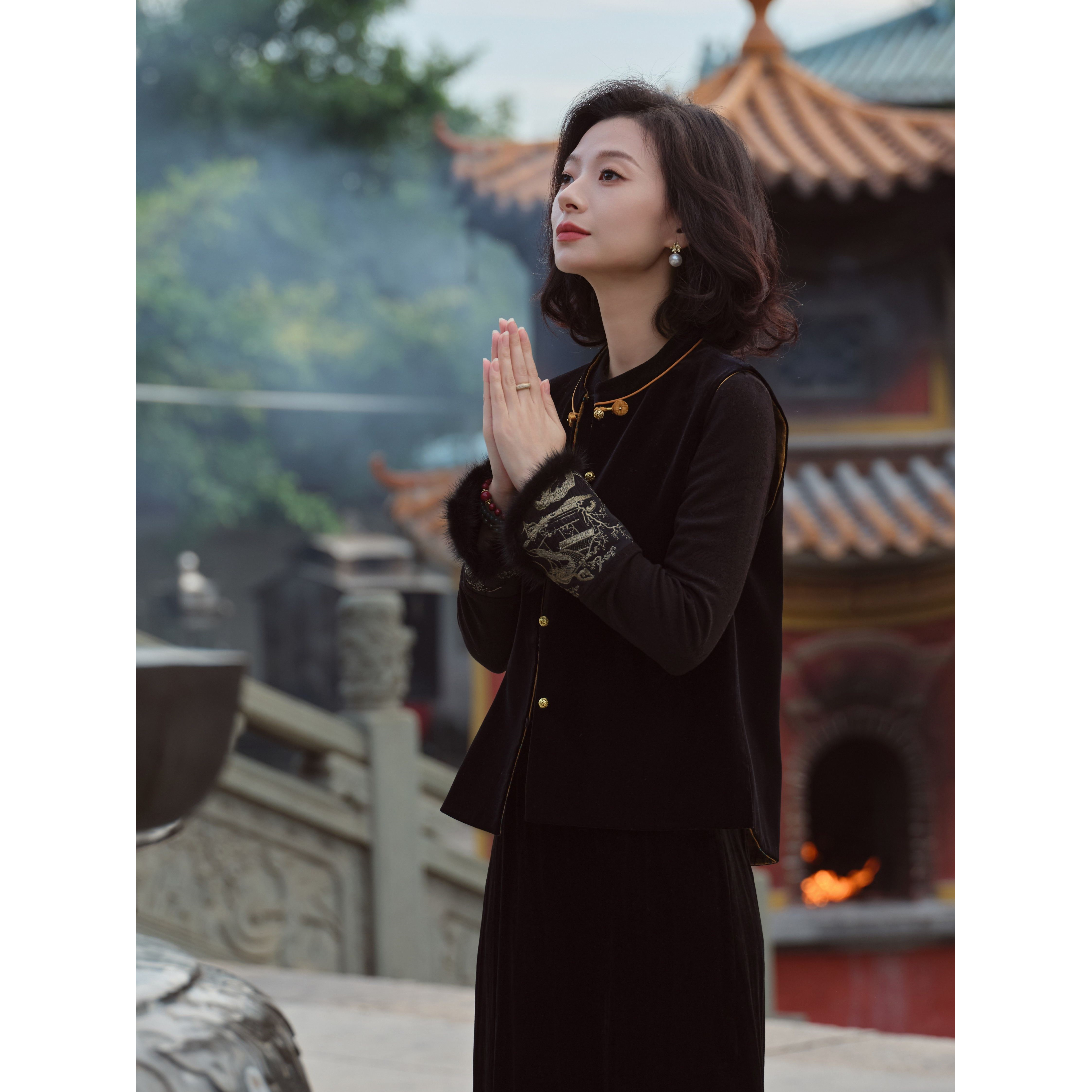 爵莱菲大码麻丝绒双面穿新中式高定马甲2026新款春季设计感,女装/女士精品,常规大码外套,淘宝优惠券,粉丝福利购,淘宝优惠卷