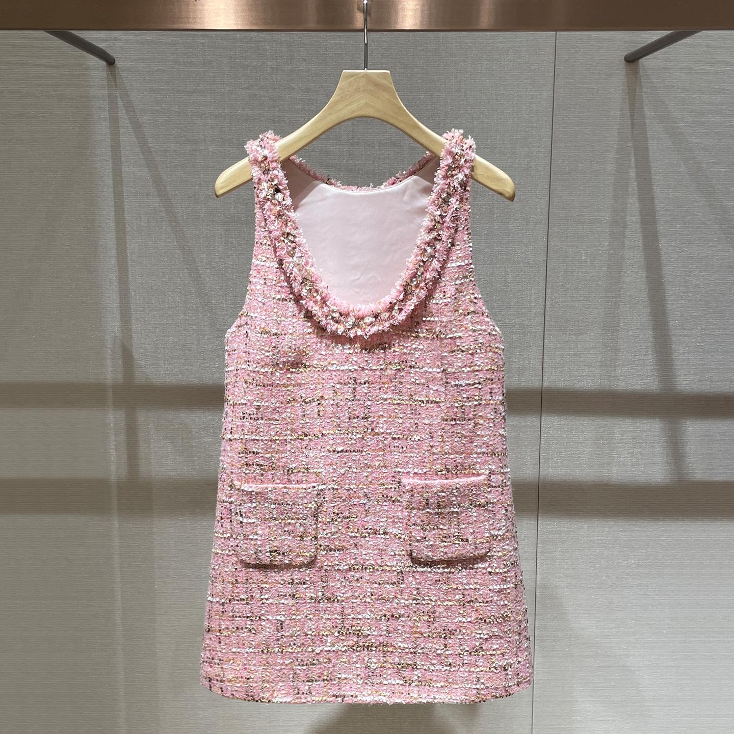 爵莱菲大码富家千金小香连衣裙2025秋季新款法式高级感背心裙U领