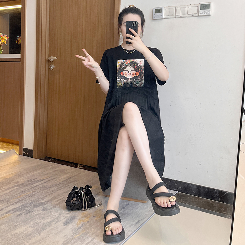 2025夏季新款轻奢高级感蕾丝拼接大码胖mm遮肚藏肉百褶t恤连衣裙