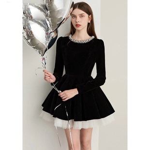 爵莱菲大码2025年冬季新款黑色高级丝绒连衣裙女短款优雅小礼服