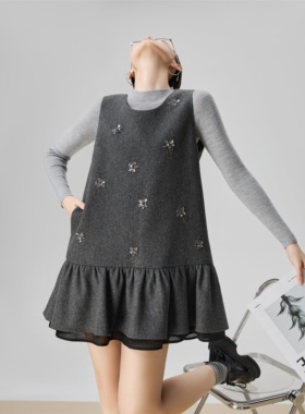 爵莱菲大码大方得体的深灰色钉珠拼接叠穿无袖背心连衣裙子女胖mm