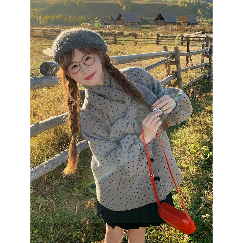 灰色波点毛呢外套百褶半身裙