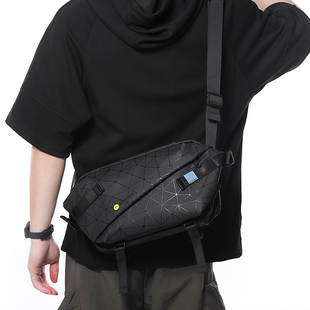 Slazenger潮牌新款男士斜挎包单肩男包大容量邮差包骑行机能胸包