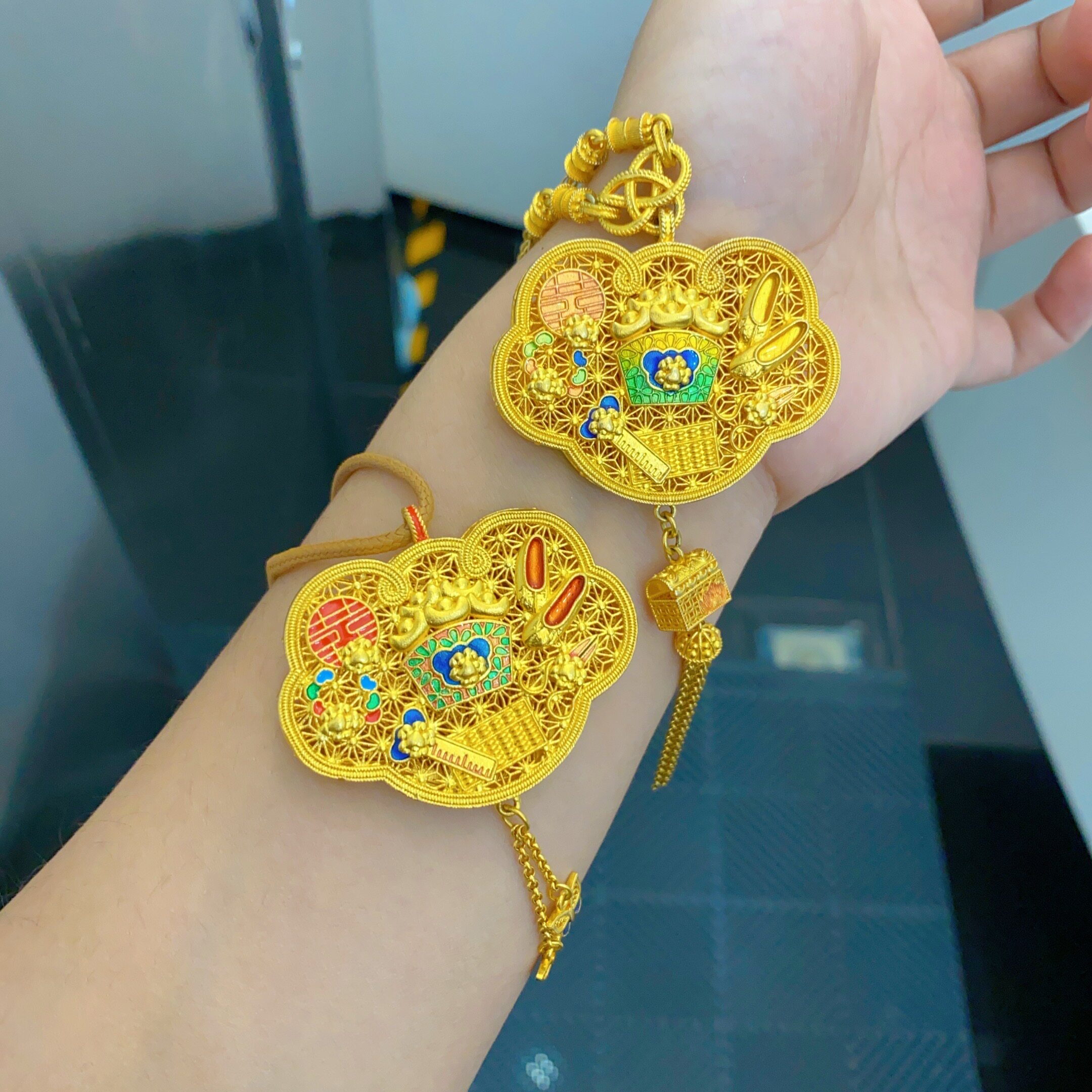 黄金包银吊坠女款轻奢高级婚嫁九宝云头锁吊坠三金新中式节日礼物