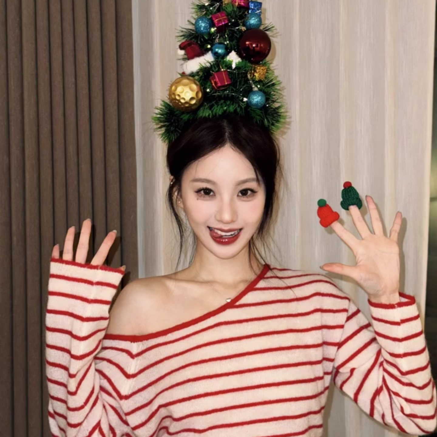 红色条纹长袖针织斜肩打底衫女