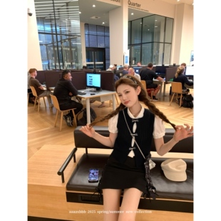aaaaxbbb 叠穿设计感时髦上衣女 黑胶褶皱 撞色蝴蝶结针织背心无袖