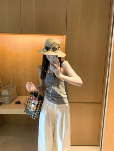 aaaaxbbb 纯色简约风吊带背心百搭显瘦宽松打底上衣女 马耳他变奏