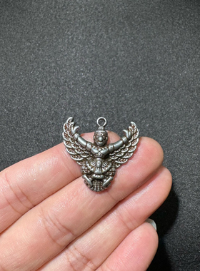 藏式饰品吊坠尼泊尔藏传天铁大鹏鸟护法挂件藏饰铁法器托甲铁配饰