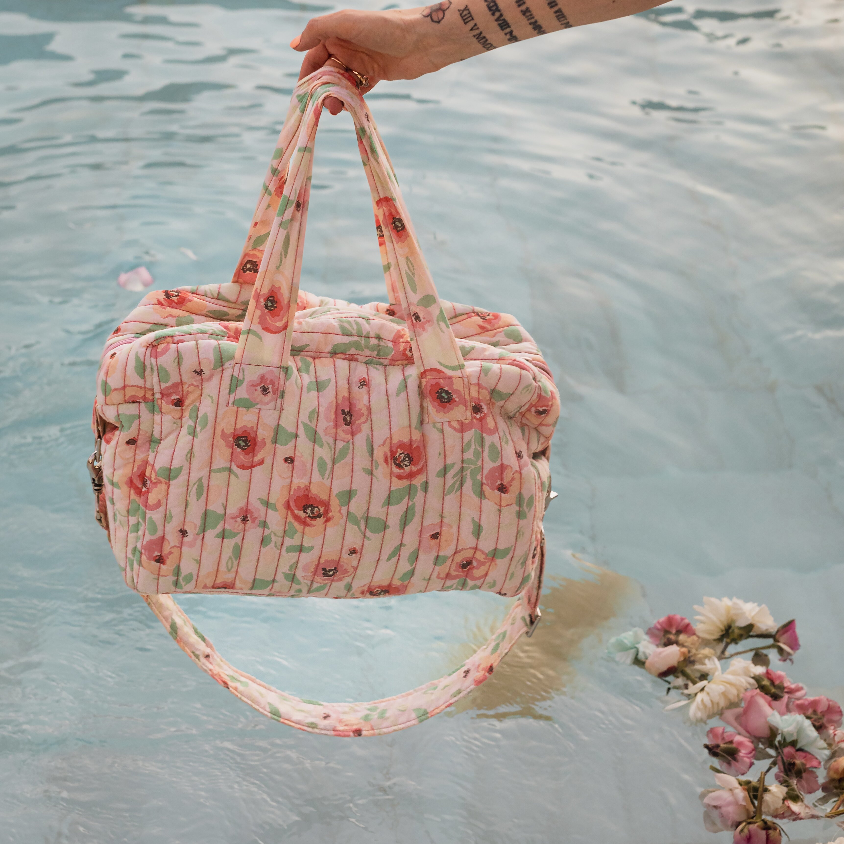 法国Bachaa 26ss大容量化妆包法式碎花小众设计收纳包妈咪包斜挎