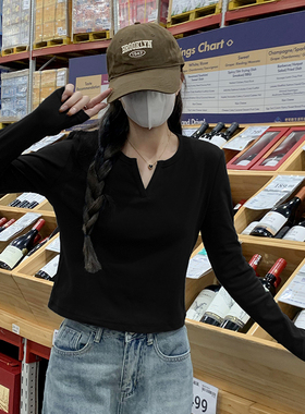KWV真维斯黑色正肩长袖t恤女2026新款春季v领修身显瘦短款上衣女