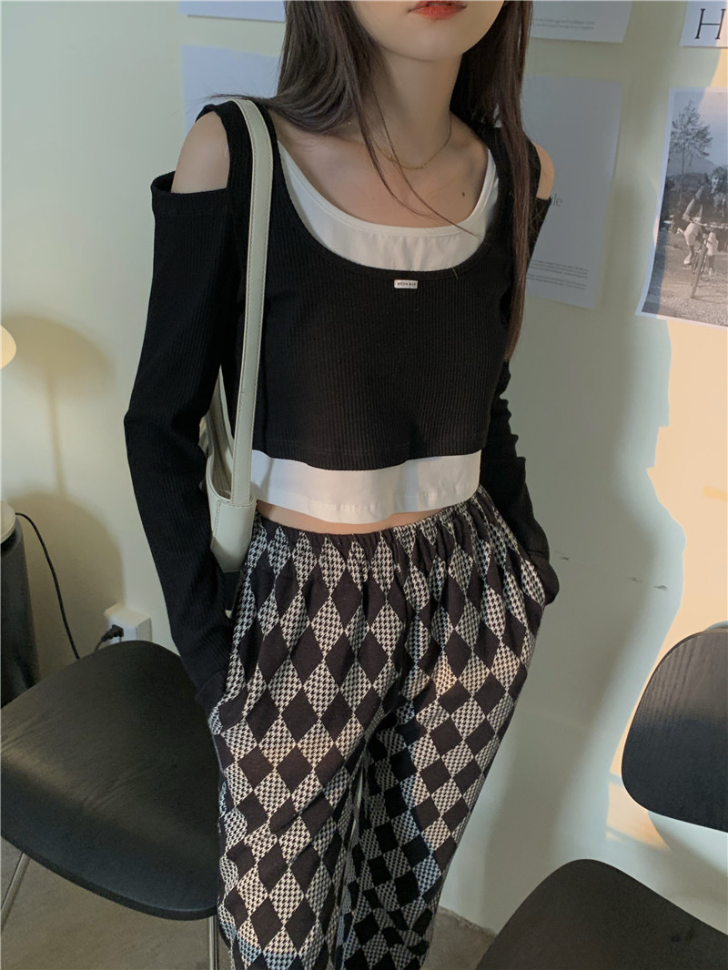 Hot girl long sleeve cut out shorts T-shirt