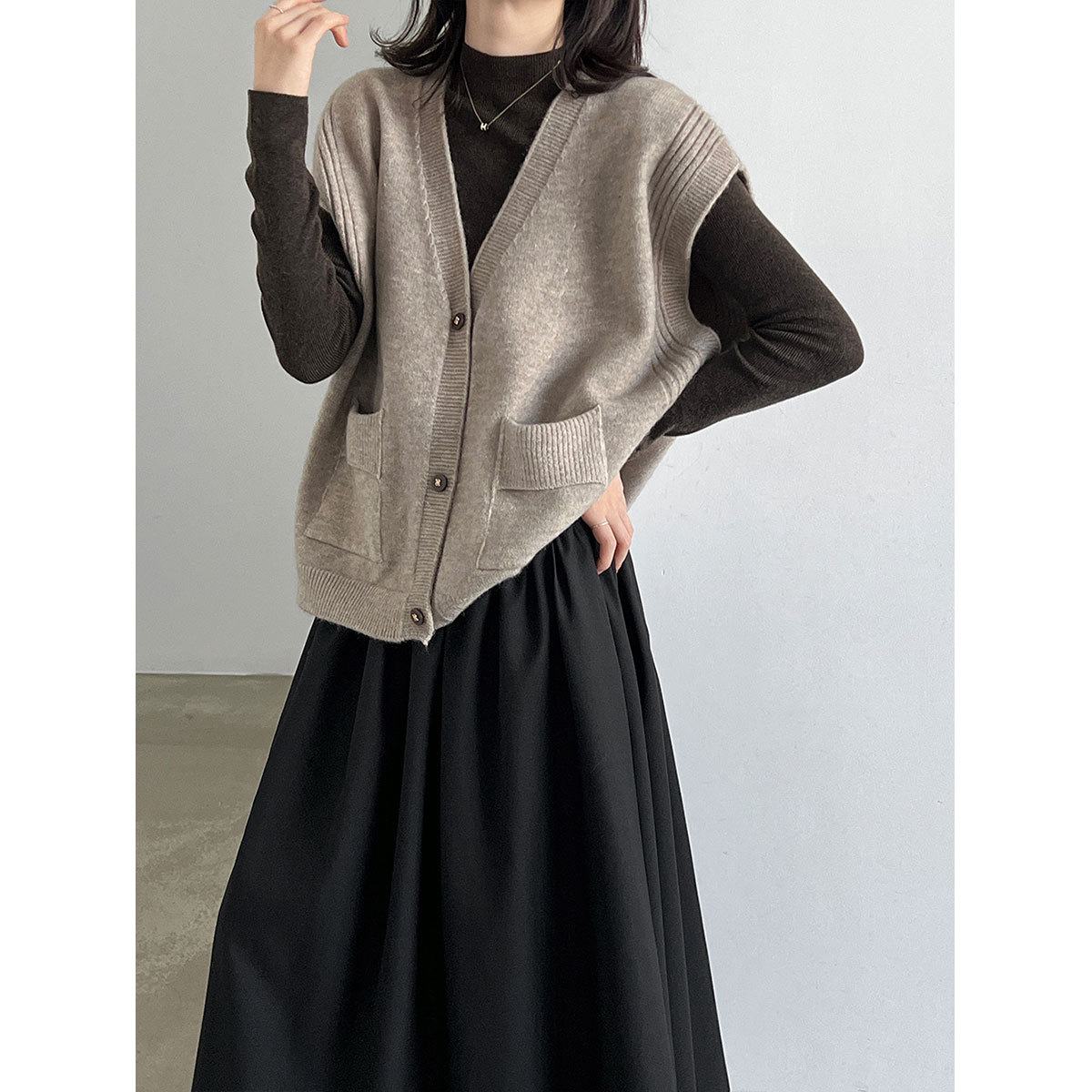 叠穿V领针织衫马甲背心女26秋季新款简约百搭坎肩毛衣ss1061