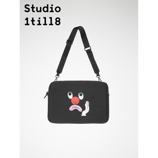 Studio1till8 牙痛表情刺绣黑色电脑包单肩包斜挎包女可调节肩带