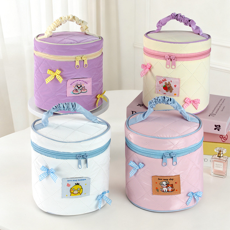 圆形手提萌趣蝴蝶结新款化妆包满月伴手礼盒便携绗缝化妆品收纳包