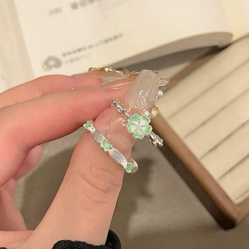 新款富贵绿四叶草戒指清新百搭轻奢高颜值小众指环情侣闺蜜戒指