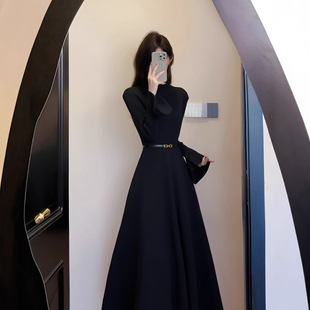 黑色高领修身长裙子女秋冬季内搭打底巨好看冬天配大衣针织连衣裙