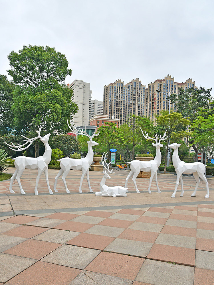 玻璃钢几何梅花鹿雕塑户外园林景观仿真美陈动物装饰艺术品摆件