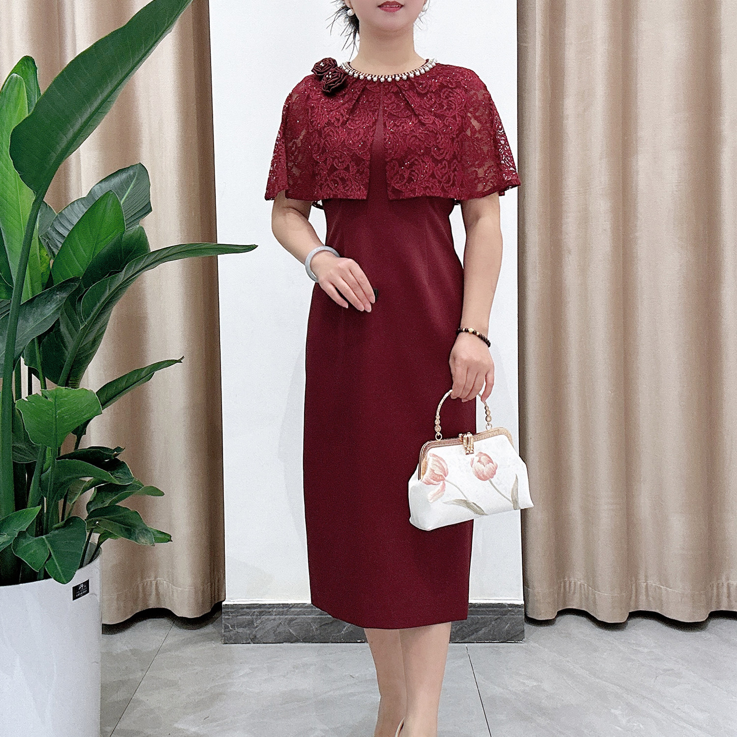 专柜2026春夏妈妈装气质假两件蕾丝年轻喜婆婆婚宴装礼服修身显瘦