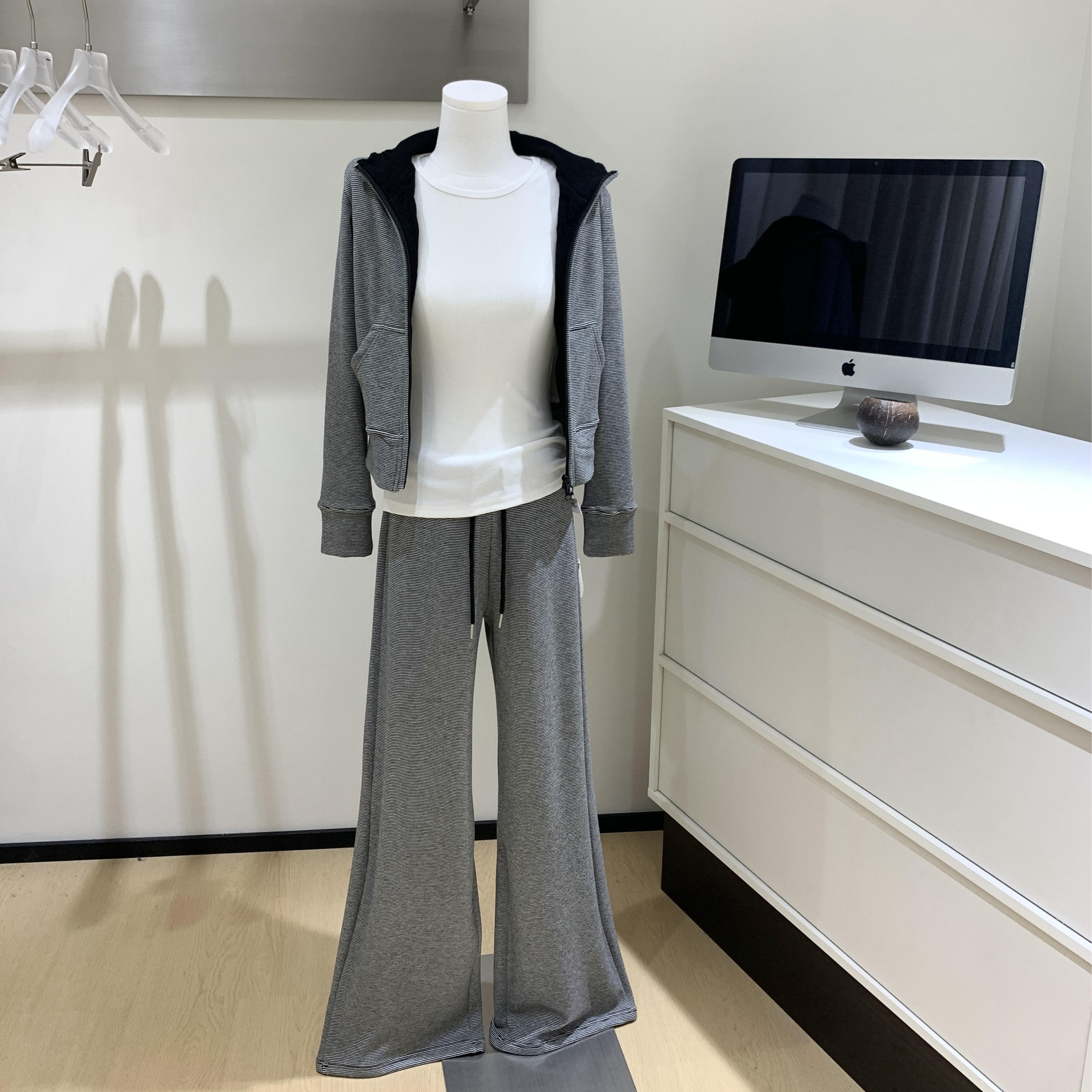 加绒连帽条纹外套喇叭休闲裤套装