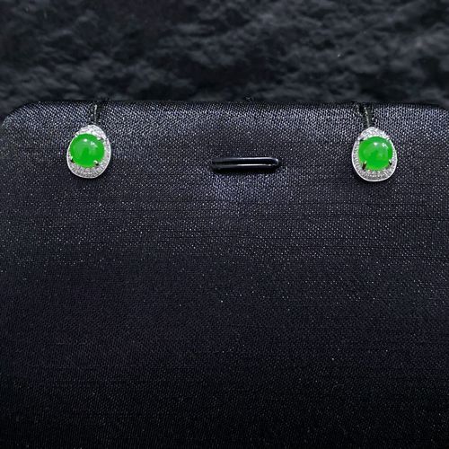 和田碧玉苹果绿蛋面耳钉18k金镶嵌款式精致时尚