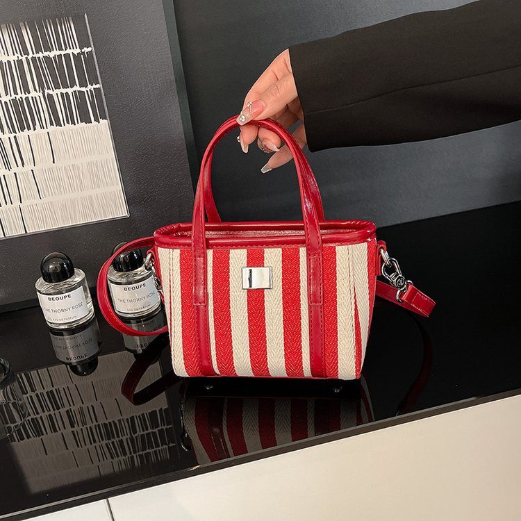 2026新款时尚黑白条纹编织女小众高级感手提单肩包女手机包水桶包,箱包皮具/热销女包/男包,通用款女包,淘宝优惠券,粉丝福利购,淘宝优惠卷