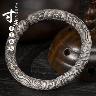 寸银坊云南足银复古做旧手工錾刻圆柱立体双龙戏珠手镯.传承