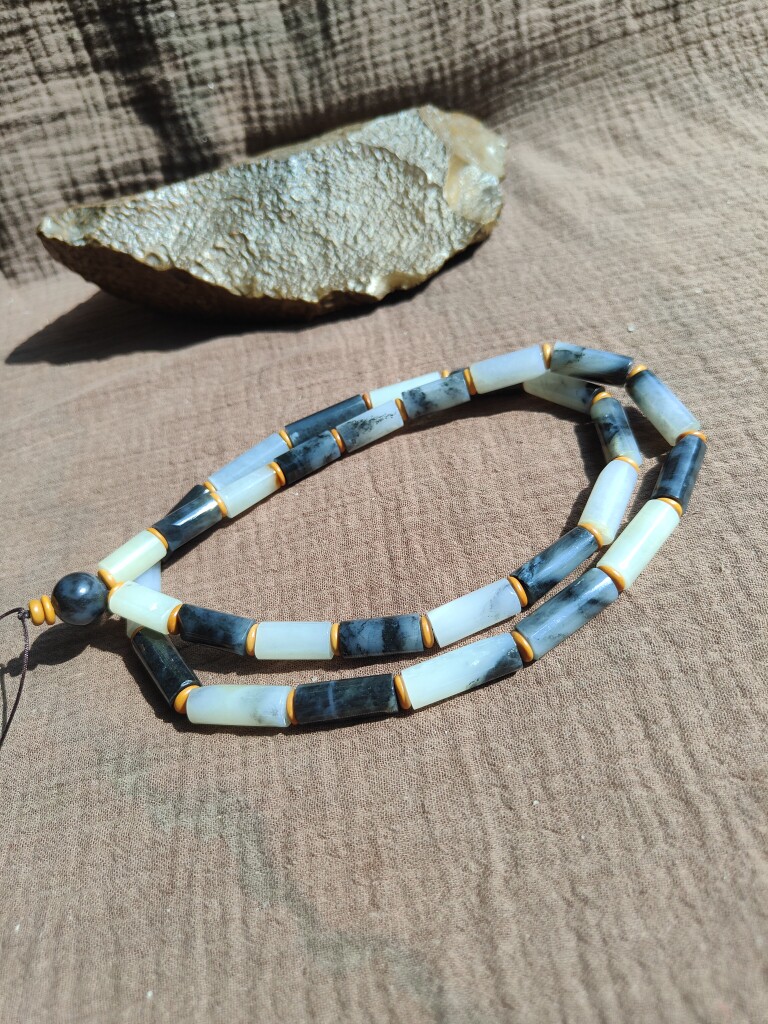 新疆和田玉籽料青花桶珠项链