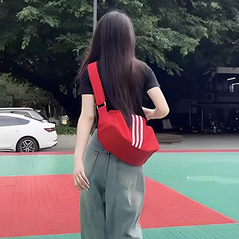 2026爆款超火户外运动轻便包包女春夏红色牛津布斜挎大容量吐司包