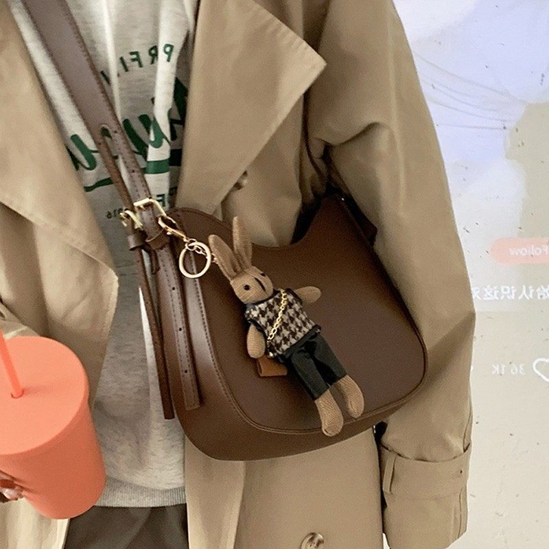 马鞍包包女式2026新款春夏高级感轻奢小众设计师斜挎包百搭大容量