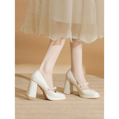 白色漆皮玛丽珍鞋女粗跟不累脚高跟鞋珍珠一字带防水台气质订婚鞋
