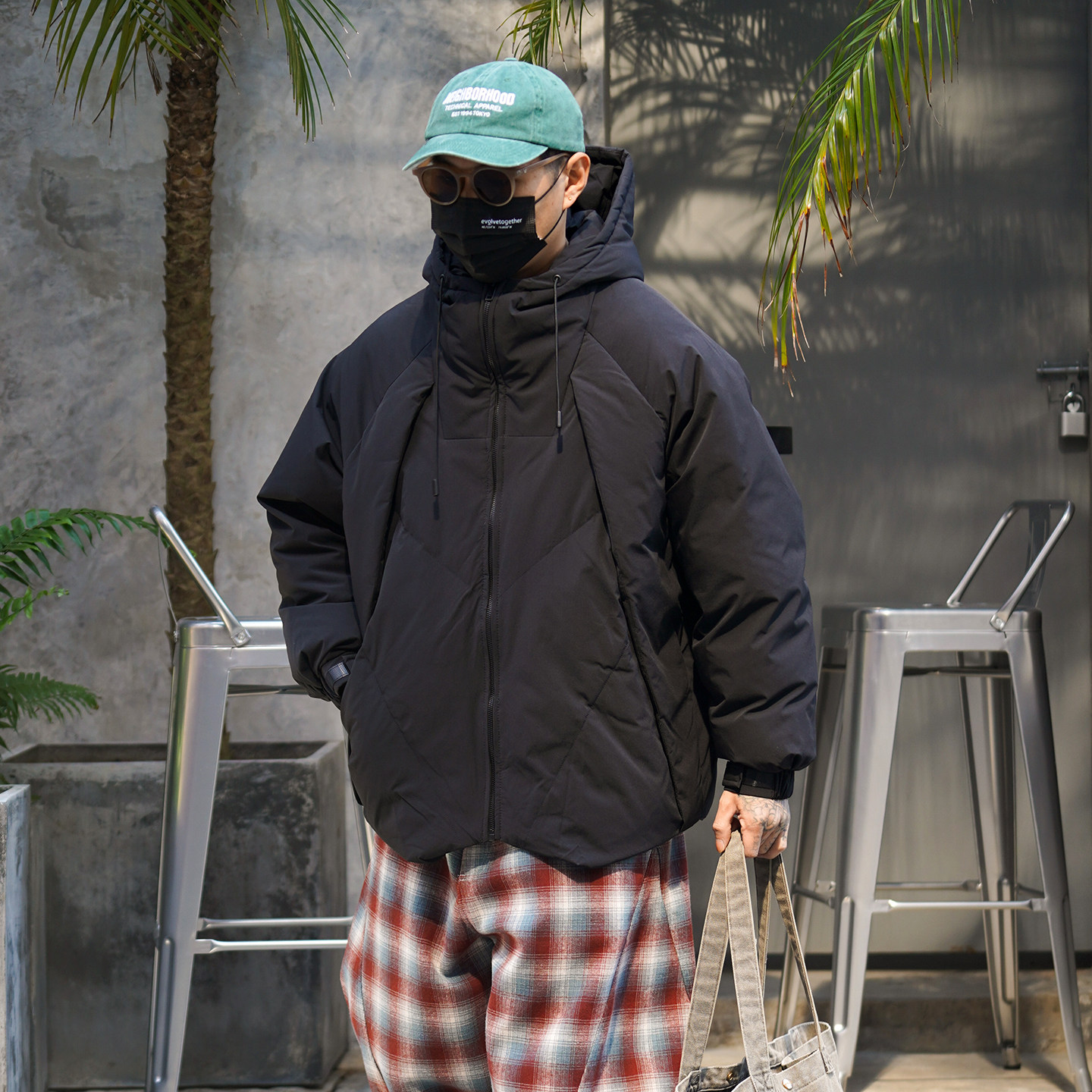 机能风连帽90白鸭绒保暖羽绒服