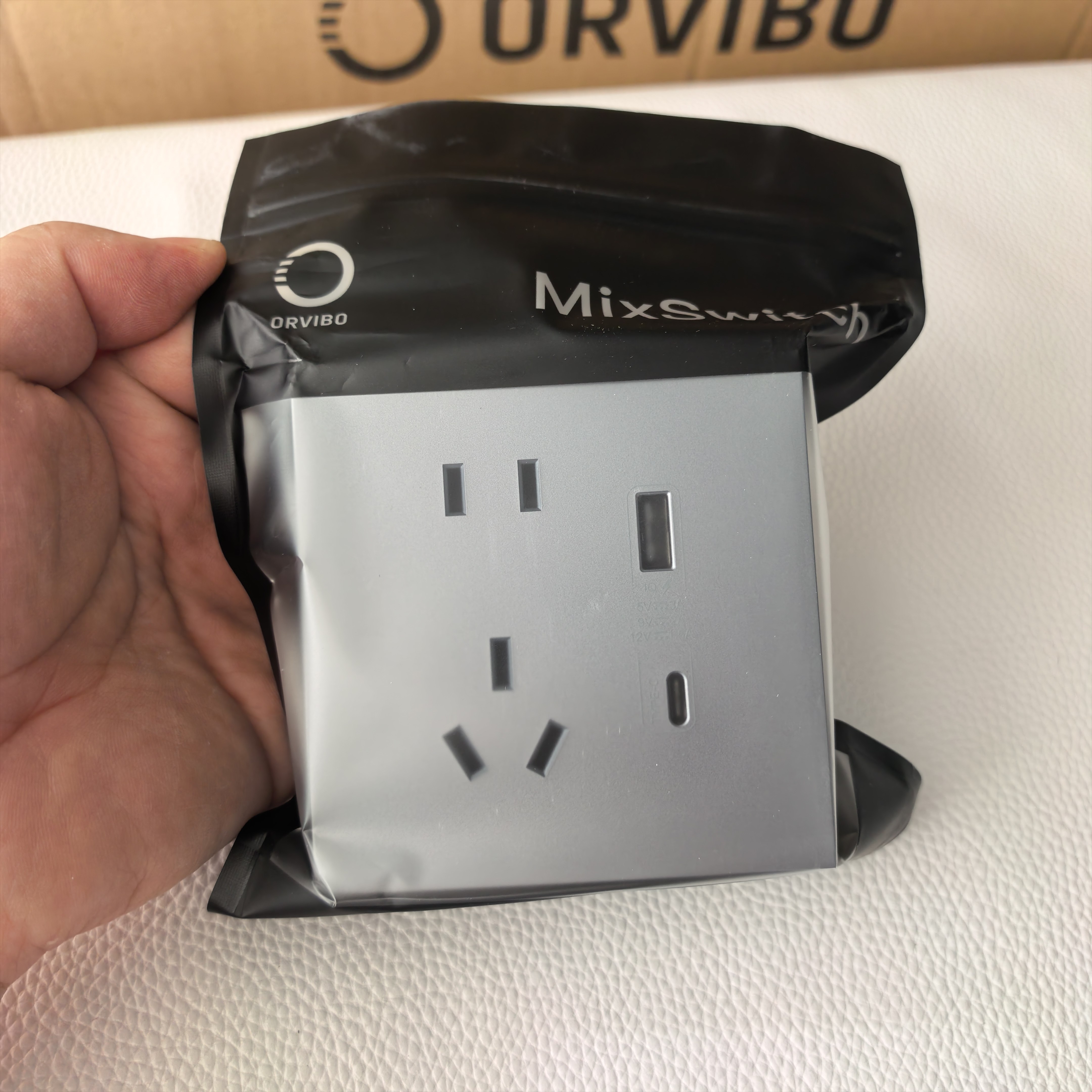 欧瑞博 五孔快充USB-type–c 双口 MixSwitch系列插座，斜五孔