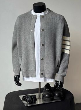 灰色棒球领针织衫外套男秋冬穿搭高级感上衣潮牌宽松条纹开衫毛衣
