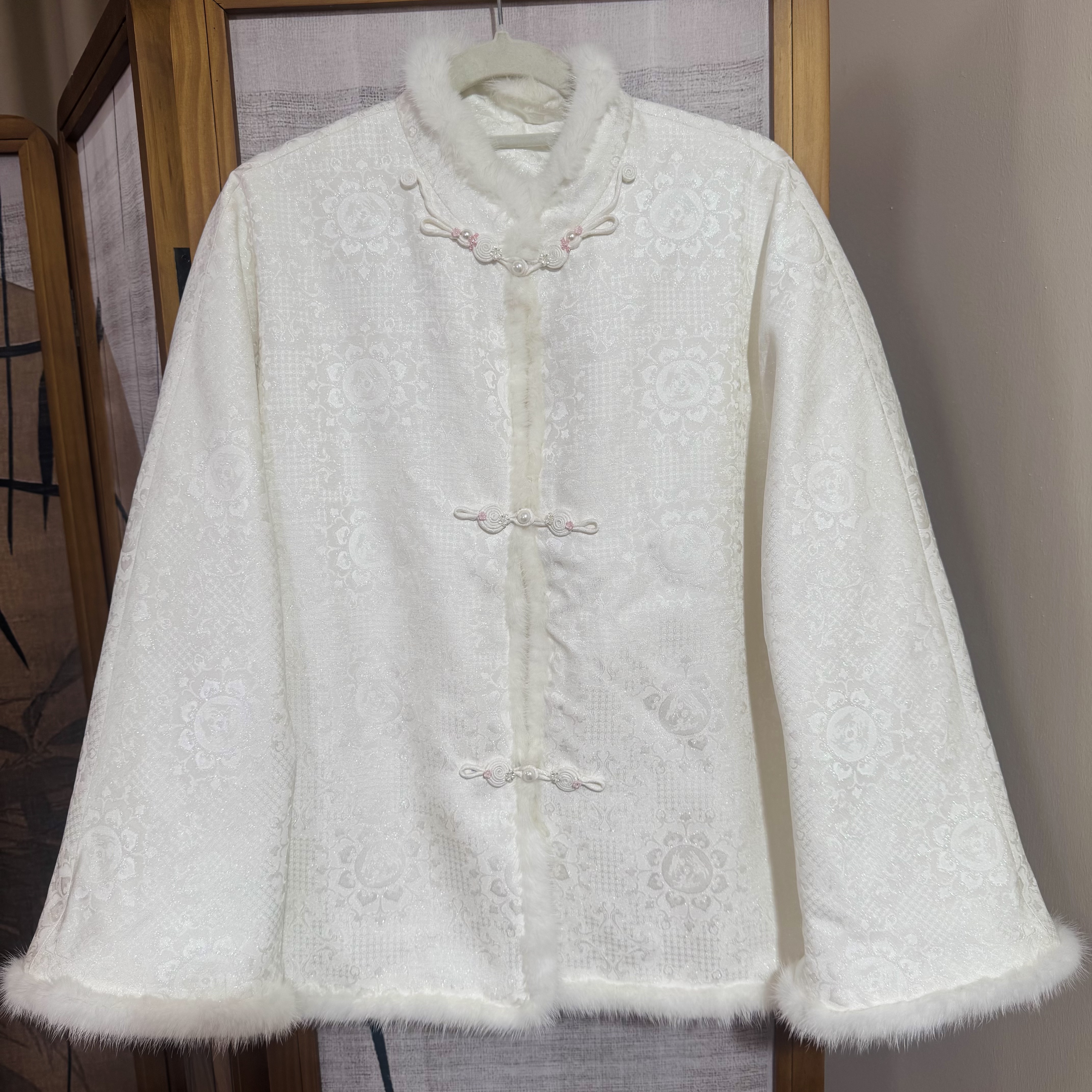 彩通正绢三兔共耳棉外套织金白色手工缝制设计织金面料新中式国风