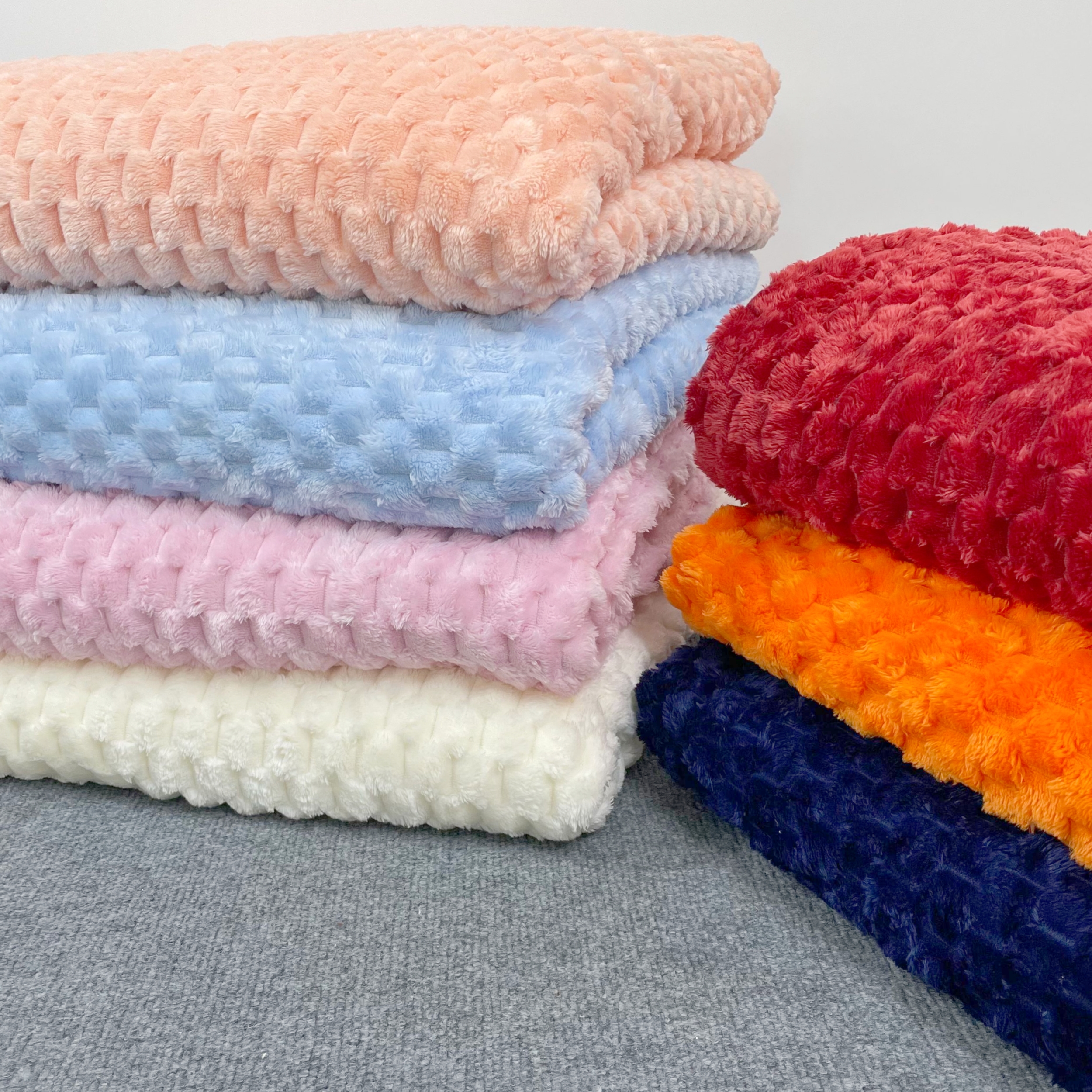 秋冬云朵格柔软纯色毛毯办公室午休盖毯沙发毯珊瑚绒床单