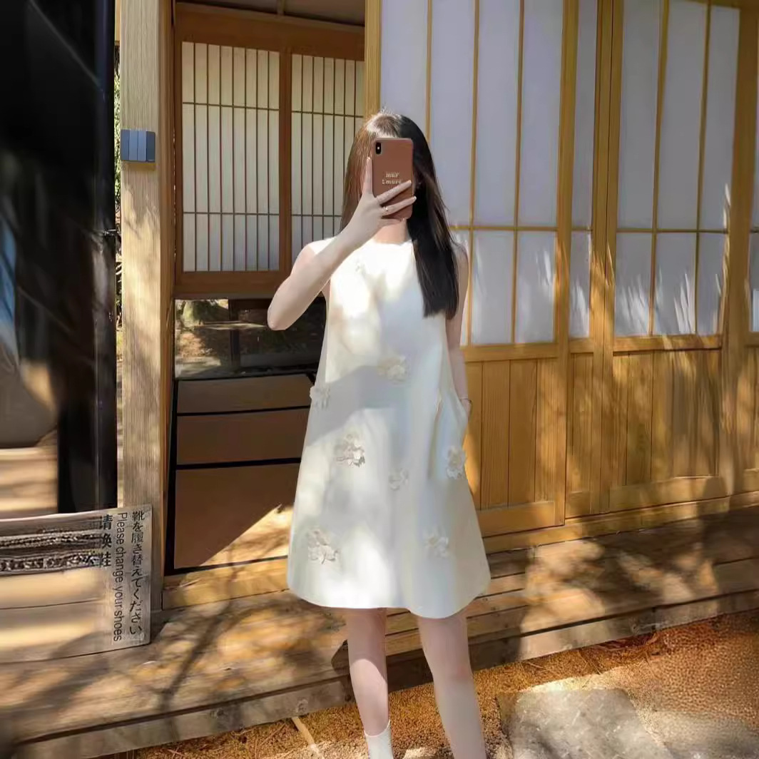 立体花朵小香风背心裙2025新款短款小个子短款白色连衣裙女高级