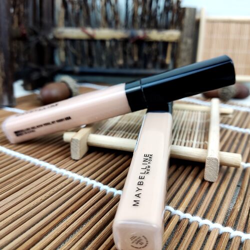 美宝莲遮瑕液遮盖痘痘雀斑点