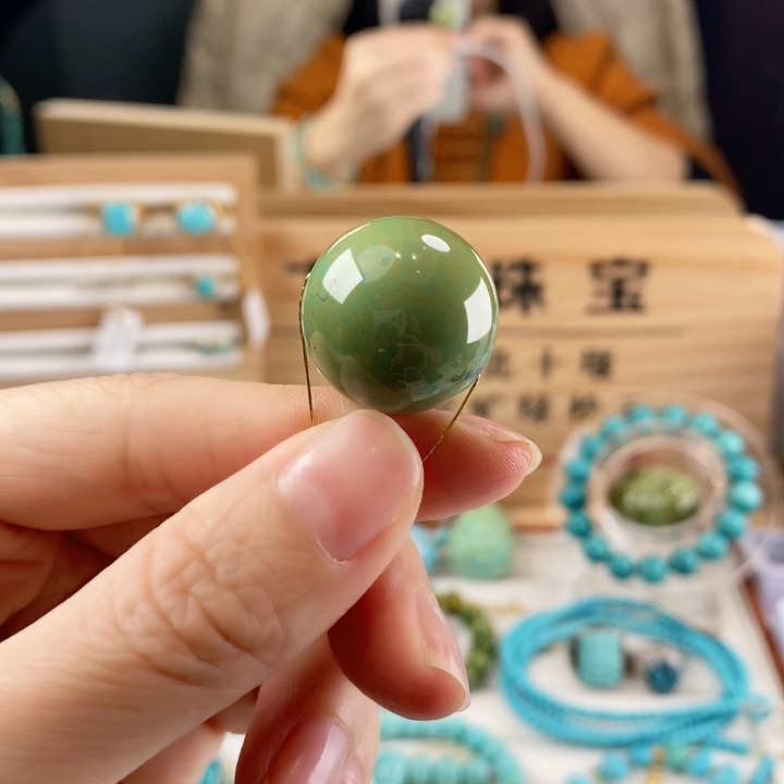 文峰料玉化翡翠绿精品圆珠卡21