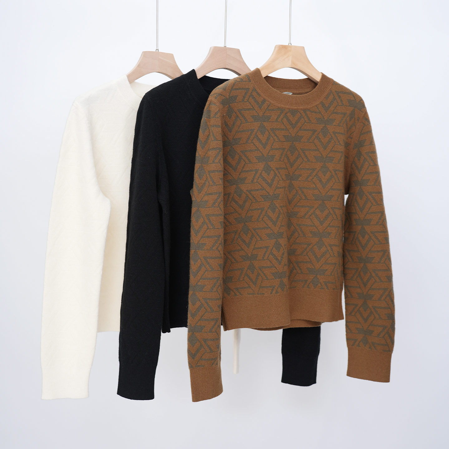 2025秋冬新款菱形格山羊绒衫女圆领加厚宽松羊毛针织打底套头内搭